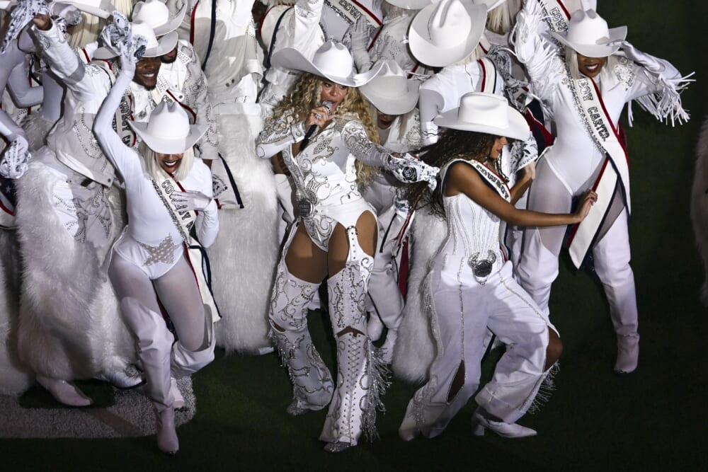 Beyoncé wins first Emmy, for Beyoncé Bowl  halftime show