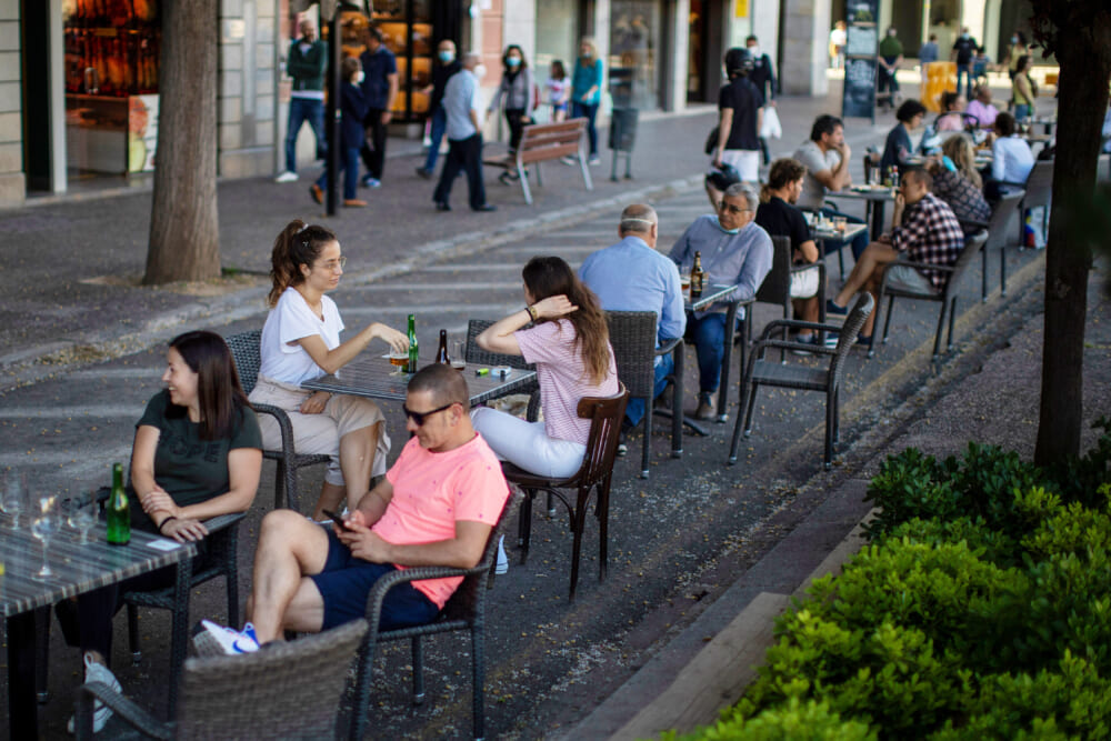 Thieves busted for stealing over 1,100 chairs in Spain