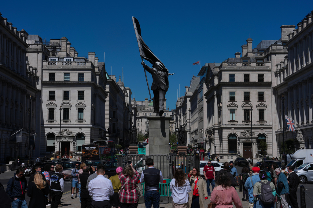 Banksy confirms new statue in London