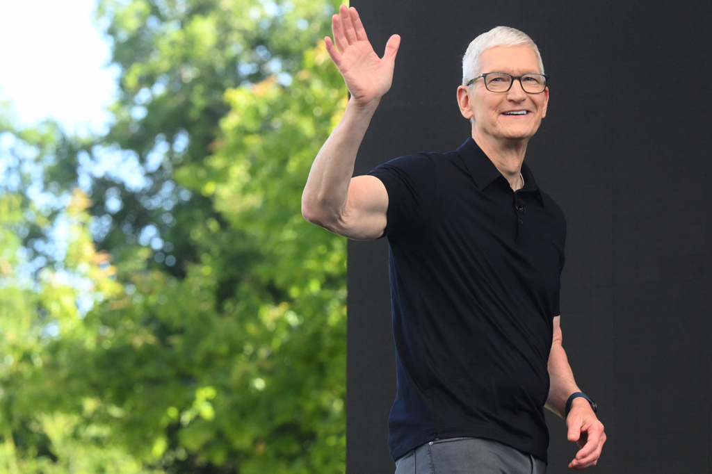 Apple unveils an upgraded Siri with new AI features at its annual conference