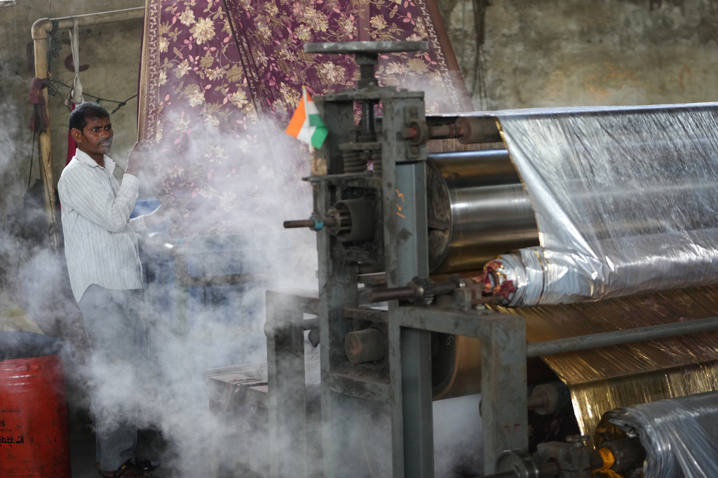 Heat makes factory work dangerous in India’s textile city