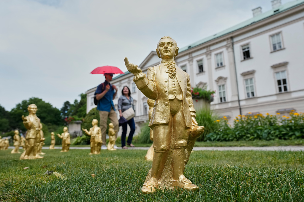 Salzburg celebrates Mozart’s 270th birthday with his mini statues
