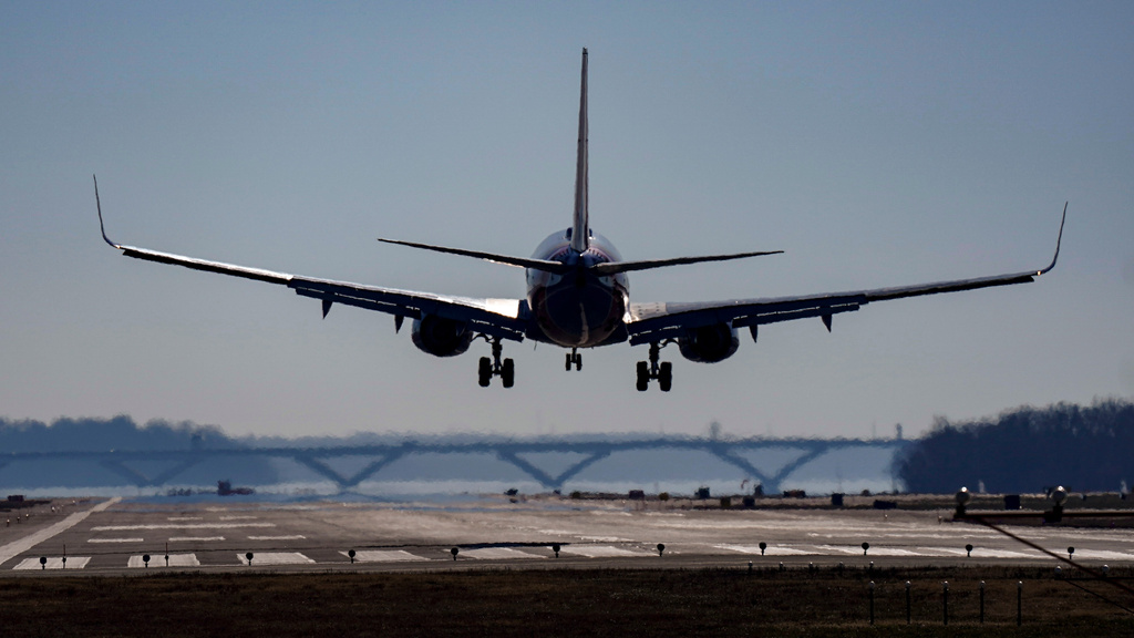 How food and drink can help with jet lag