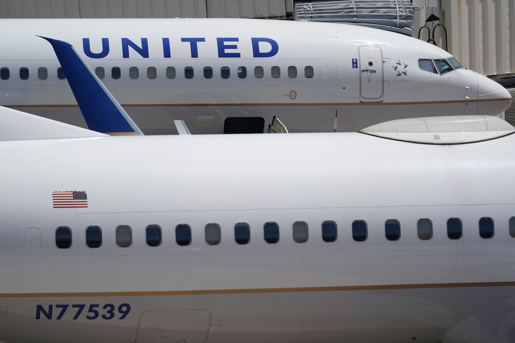 United Airlines makes flying more comfortable with an empty middle seat