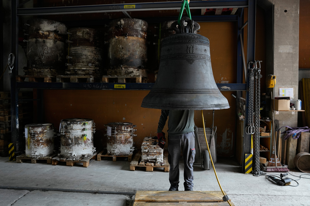 A 400-year-old bell foundry survives with modern technology