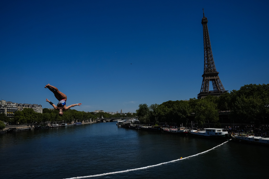 Paris holds its first high-diving competition in the Seine