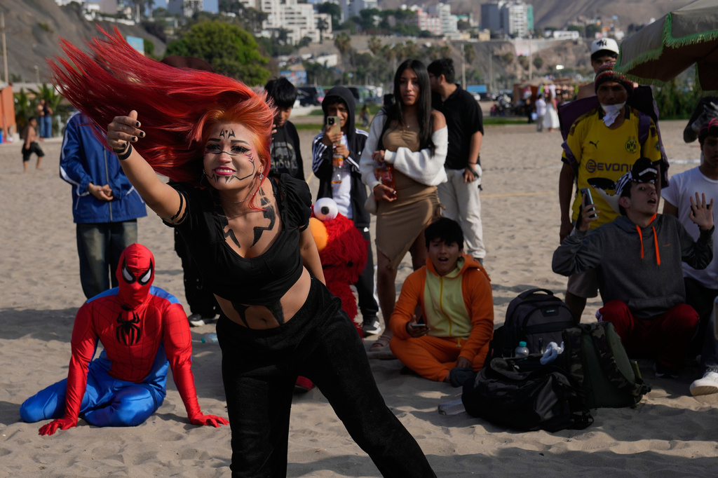 In Latin America, young people gather for “aura battles”